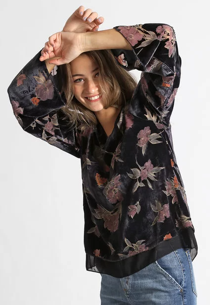 blusa_negra_con_flores