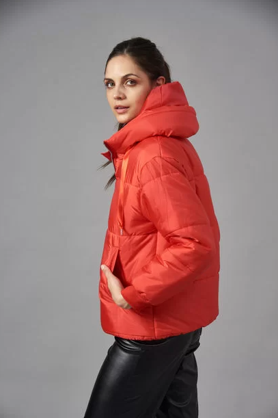 campera_impermeable_roja_con_capucha